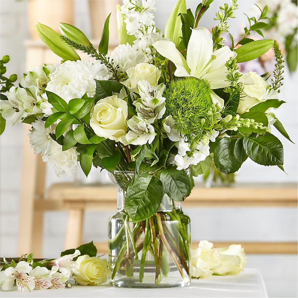 Classic Ivory – A Florist Original – South-east Flowers, Los Angeles CA