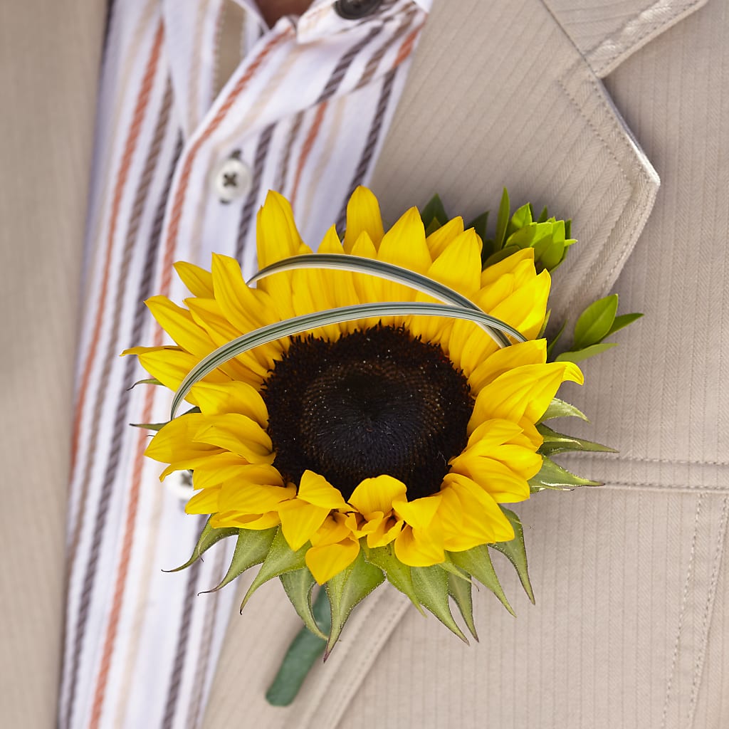 Free Spirit Boutonniere – South-east Flowers, Los Angeles CA