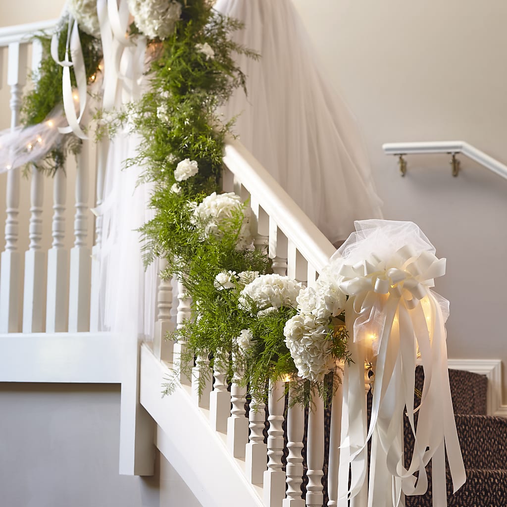Champagne Dreams Garland – South-east Flowers, Los Angeles CA