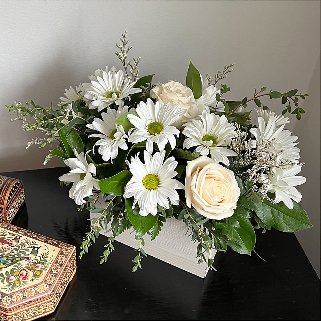 Fresh Linen Box Bouquet –  South-east Flowers, Los Angeles CA