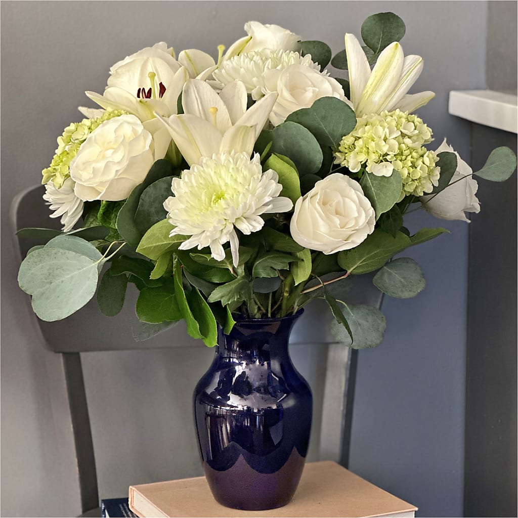 Snowy Dreams Bouquet –  South-east Flowers, Los Angeles CA